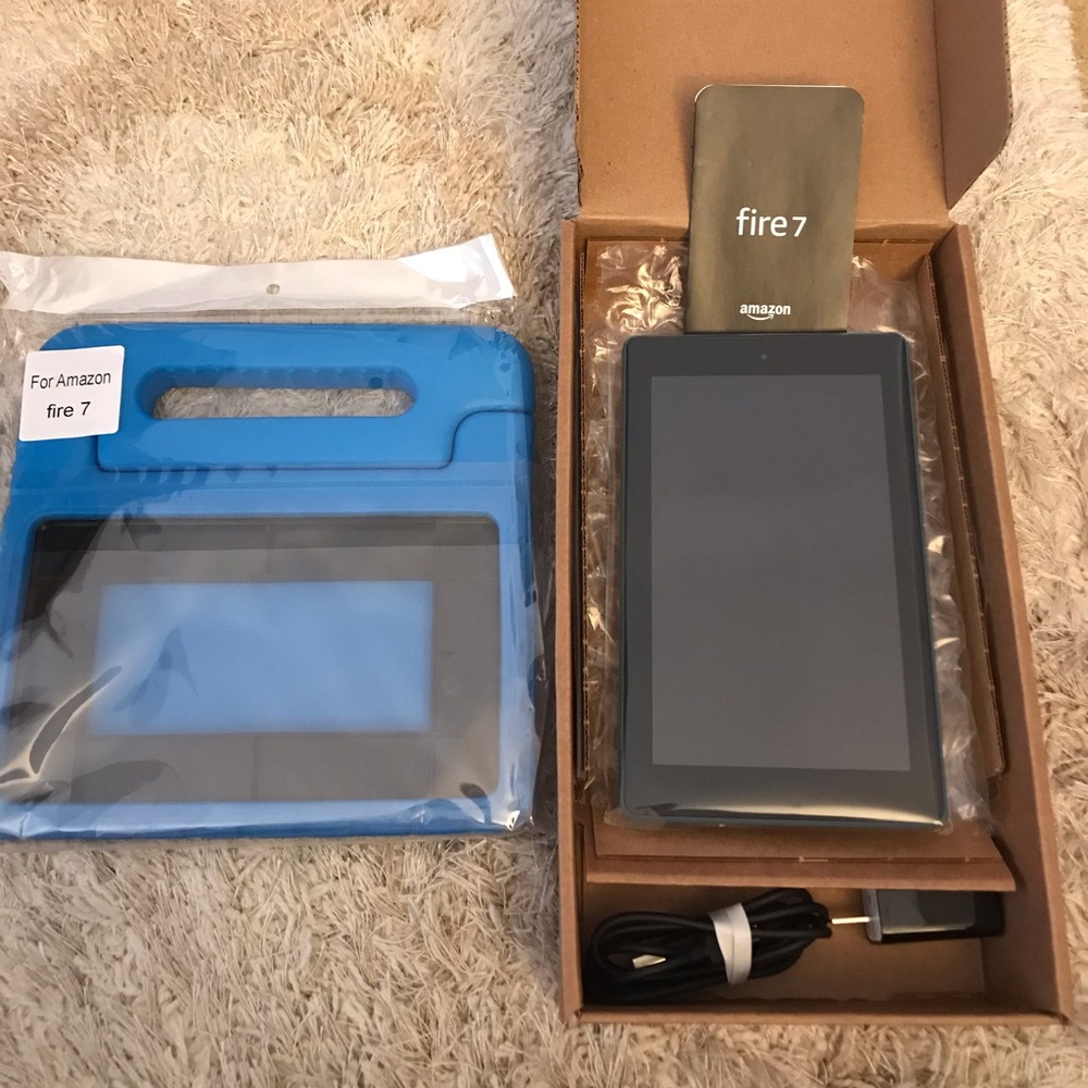 NEW Amazon Fire HD 7 16GB Tablet & Case, Blue
